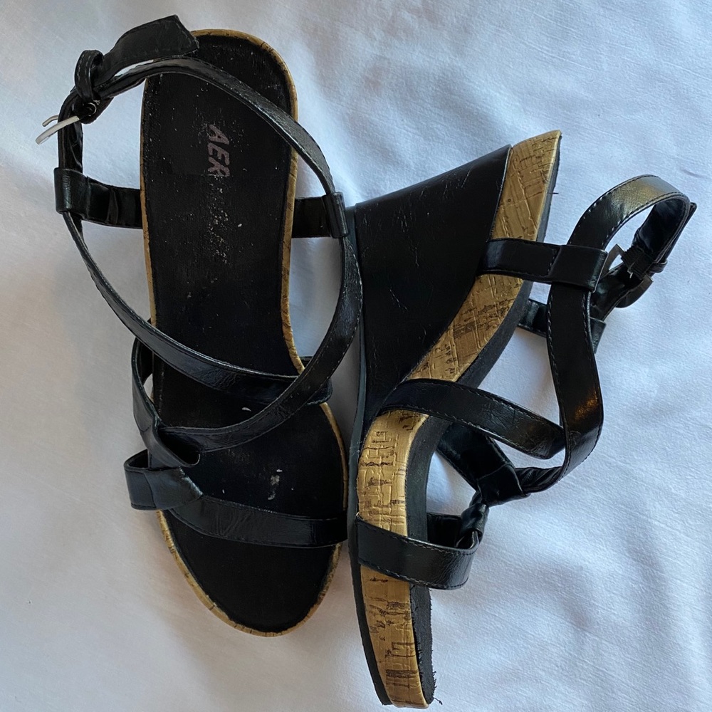 Aerosols wedge sandals